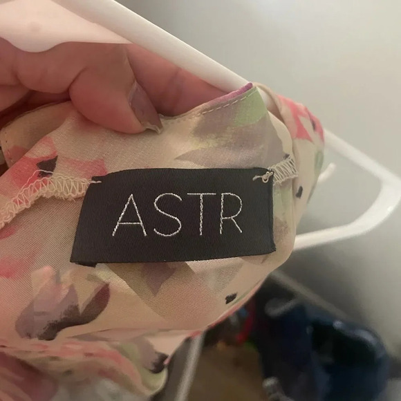 Astr sleeveless floral top - Picture 3 of 4